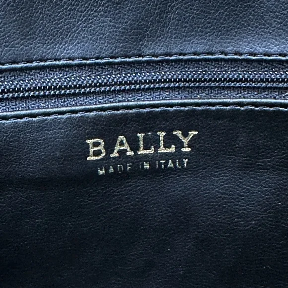 Bally Vintage Quilted Lambskin Tassel Shoulder Bag (1980s) - Picture 14 of 14